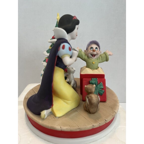 Snow Whites Surprise Christmas 1987 Disney Holiday Figurine 6988/25000 Excellent - Picture 2 of 7